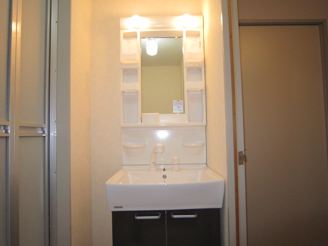 洗面設備　シャワードレッサー