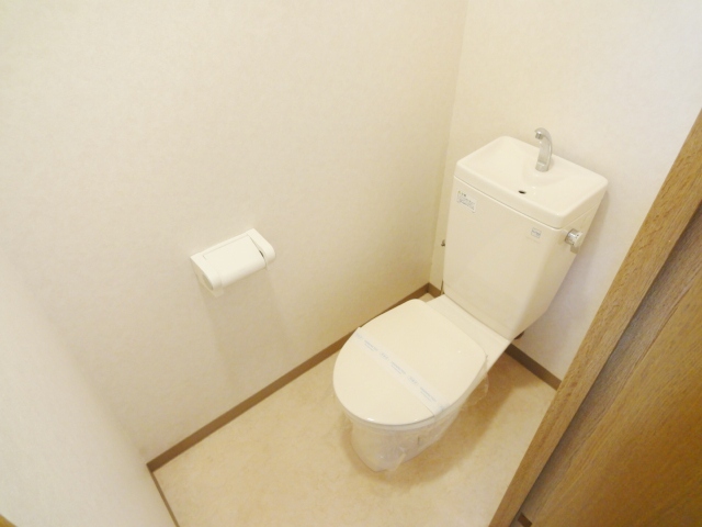 トイレ　同物件別号室です。