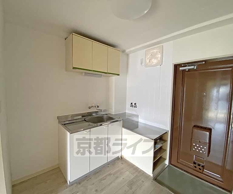 キッチン　収納たっぷりのキッチンです。