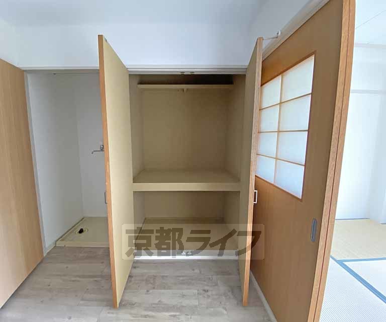 収納　奥行きのあるクローゼットです。