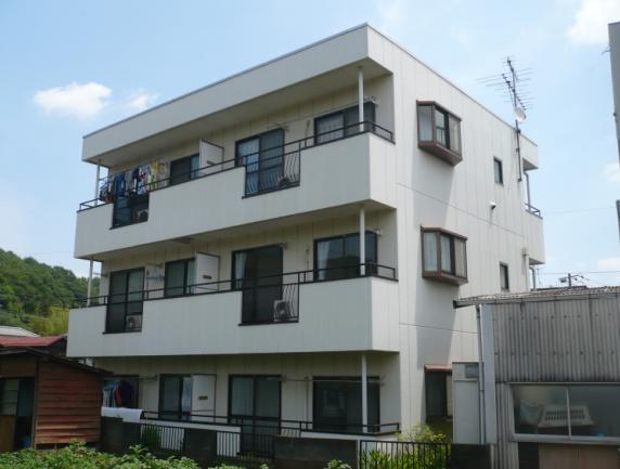 建物外観　☆住環境良好の３階建てマンションです☆