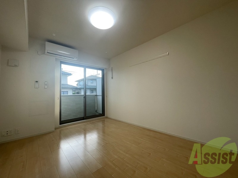 居室・リビング　陽当たりが良く、広々として過ごしやすそうです。