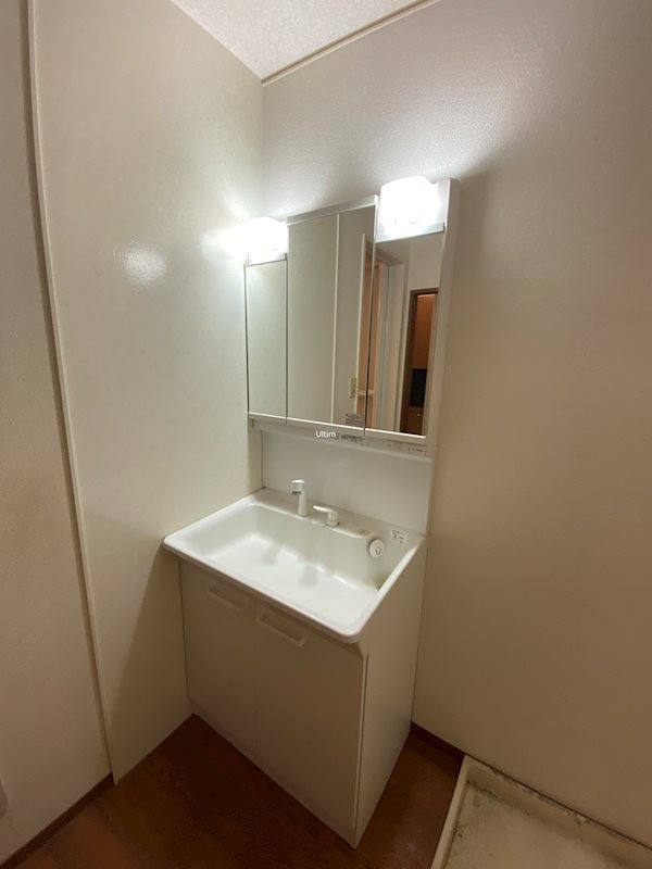 洗面設備　※同タイプの他のお部屋です