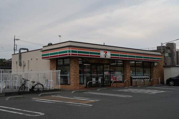 コンビニ　セブンイレブン（コンビニ）まで112m