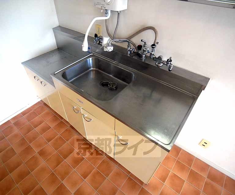 キッチン　スペースに余裕のあるキッチンです