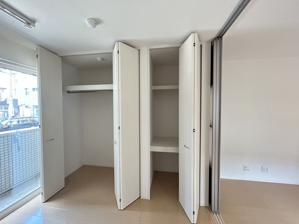 収納　洋服や季節ものたくさん収納できます