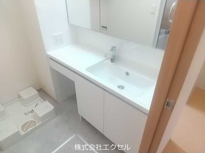 洗面設備　洗髪洗面化粧台です。