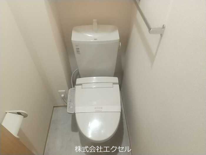 トイレ　温水洗浄便座です。