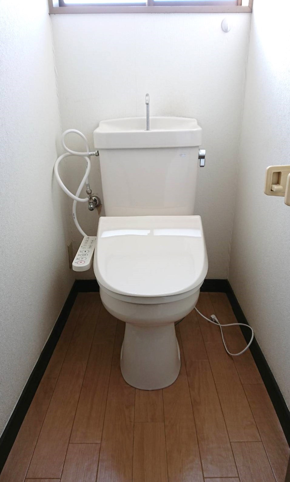 トイレ　温水洗浄便座付き