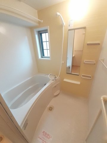 バス・シャワールーム　落ち着いた空間のお風呂です