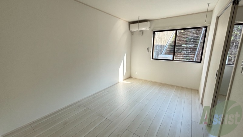 居室・リビング　１１．２５帖のＬＤＫです。白を基調とした綺麗なお部屋ですね。