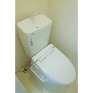 トイレ　コンパクトで使いやすいトイレです※別号室の写真になります