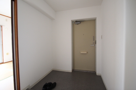 玄関　他号室のお写真です