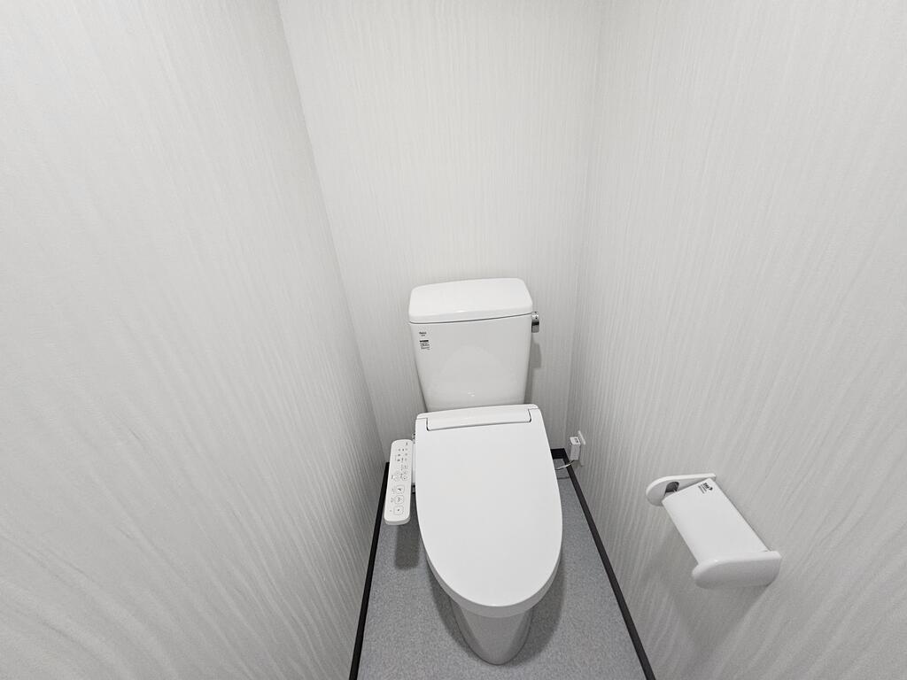 フルリノベーション南四条貸家のトイレ写真