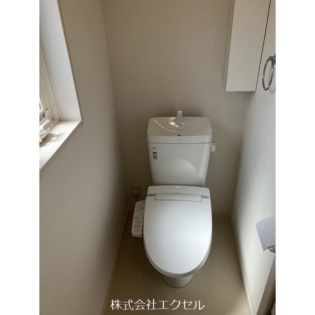 トイレ　温水洗浄便座付きです。