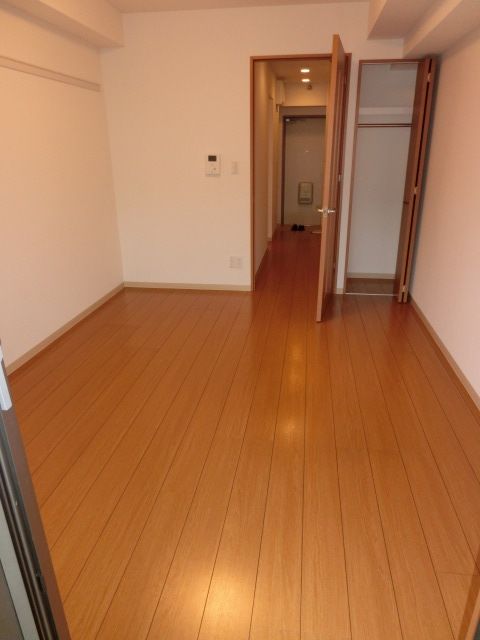 その他部屋・スペース　バルコニーから見た居室