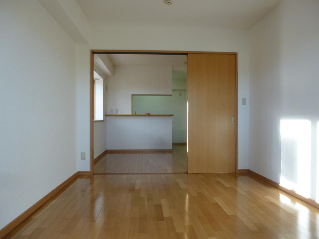 眺望　同物件別部屋(左右反転間取り)の写真です。