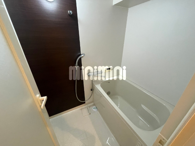 バス・シャワールーム　ピカピカの浴室です