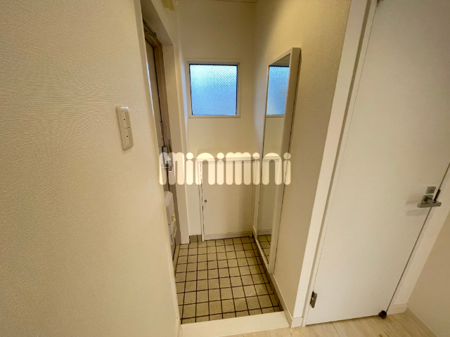 玄関　明るいお部屋