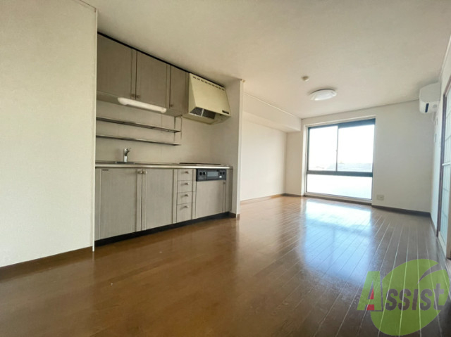 居室・リビング　リビングは１I帖と広々した空間なので快適に暮らせそう。