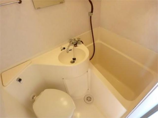 バス・シャワールーム　バスルームです