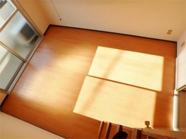 居室・リビング　明るい洋室です