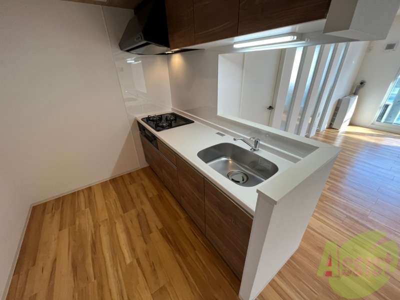 キッチン　３口システムキッチンですのですぐにお料理に使えます！