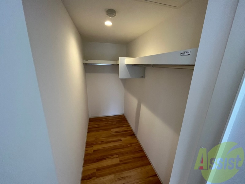 収納　たっぷり入るウォークインクローゼットです！