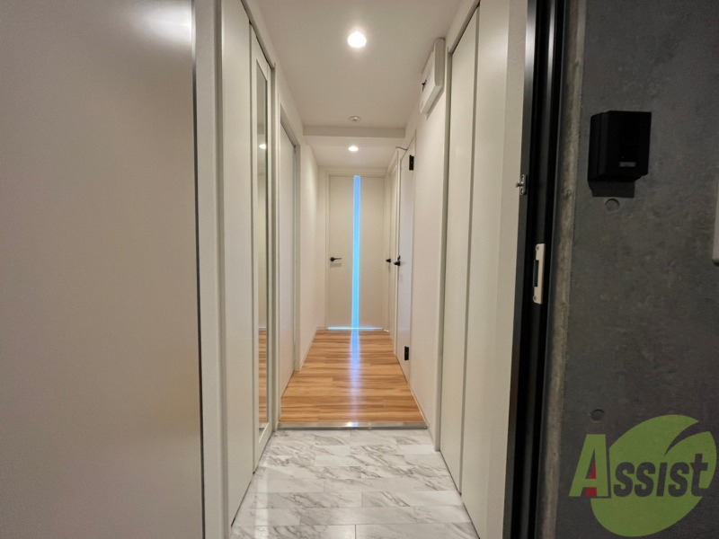 玄関　玄関の様子です。明るい印象ですね。気分もあがりそう。