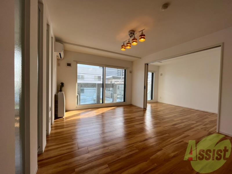 居室・リビング　広くてきれいなリビングです！快適に過ごせそうですね。