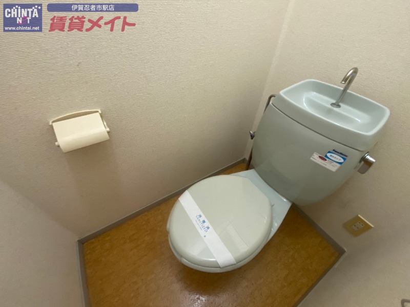 トイレ　別部屋参考写真となります。