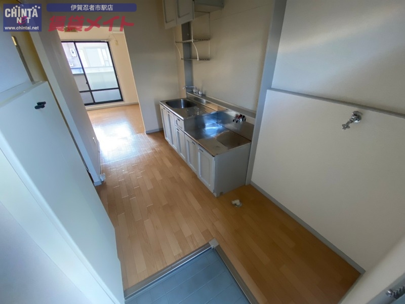 玄関　別部屋参考写真となります。