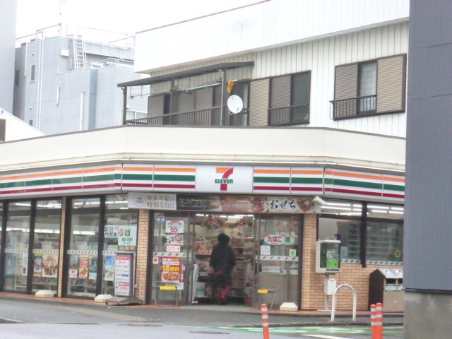 コンビニ　セブンイレブン船橋湊町店（コンビニ）まで576m