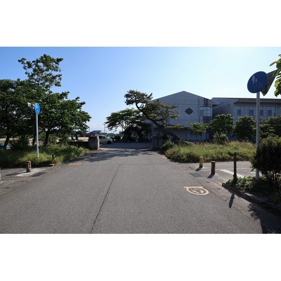 小学校　四方小学校（小学校）まで450m
