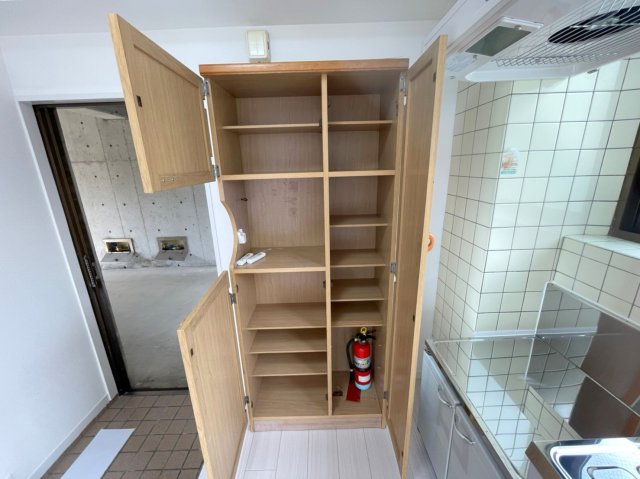 玄関　※同タイプ、別部屋の写真です。現状優先になります。