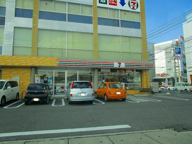 コンビニ　セブンイレブン岡山原尾島3丁目店（コンビニ）まで610m