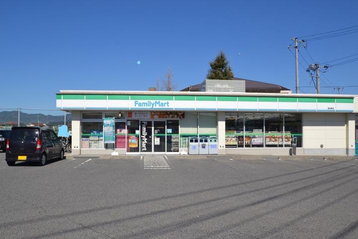 コンビニ　ファミリーマート（コンビニ）まで879m