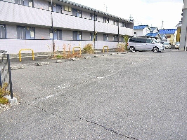駐車場　駐車場に車を止められます