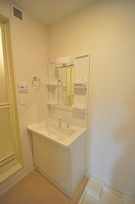 洗面設備　シャワー付洗面台