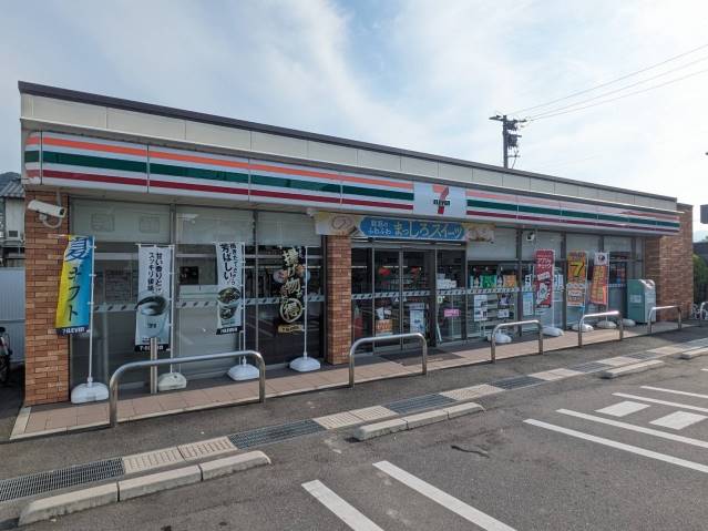 コンビニ　セブン－イレブン広島高取北店（コンビニ）まで460m