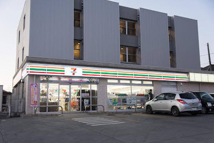 コンビニ　セブン-イレブン 八王子インター南店（コンビニ）まで308m