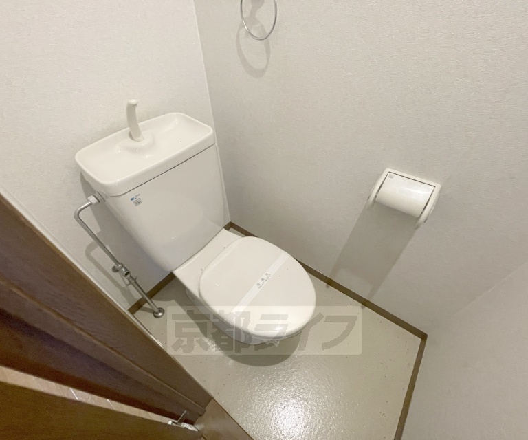 洗面設備　洗面台は浴室にあります。