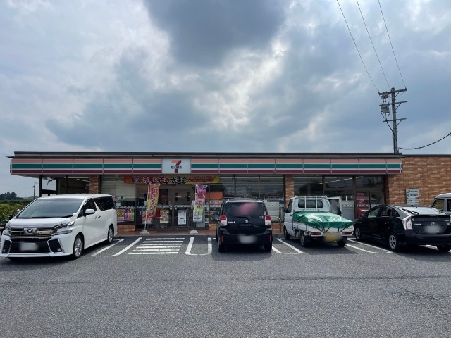 コンビニ　セブンイレブン四日市天カ須賀店（コンビニ）まで858m