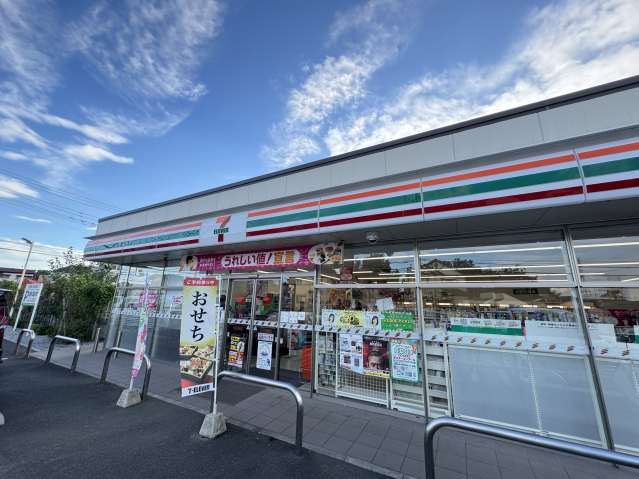 コンビニ　セブンイレブン（コンビニ）まで1494m