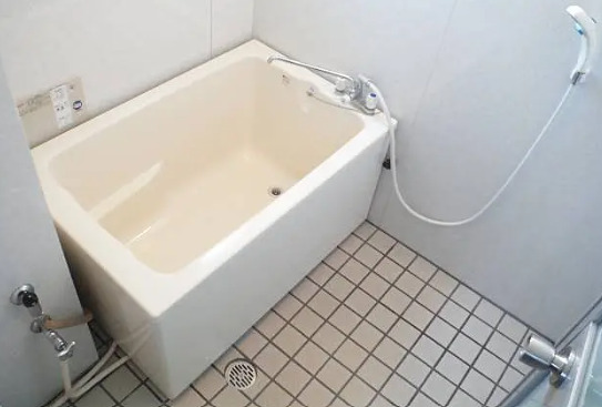 バス・シャワールーム　コンパクトで使いやすいお風呂です