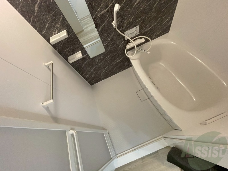 バス・シャワールーム　お風呂になります。一日の疲れを癒してくださいね。