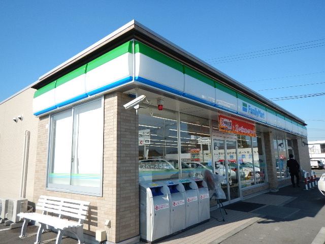 コンビニ　ファミリーマート（コンビニ）まで490m