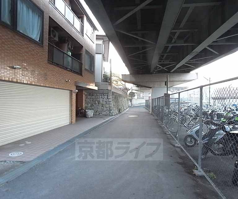 その他　前面道路です。