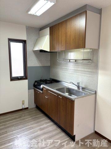 キッチン　吊戸棚付き