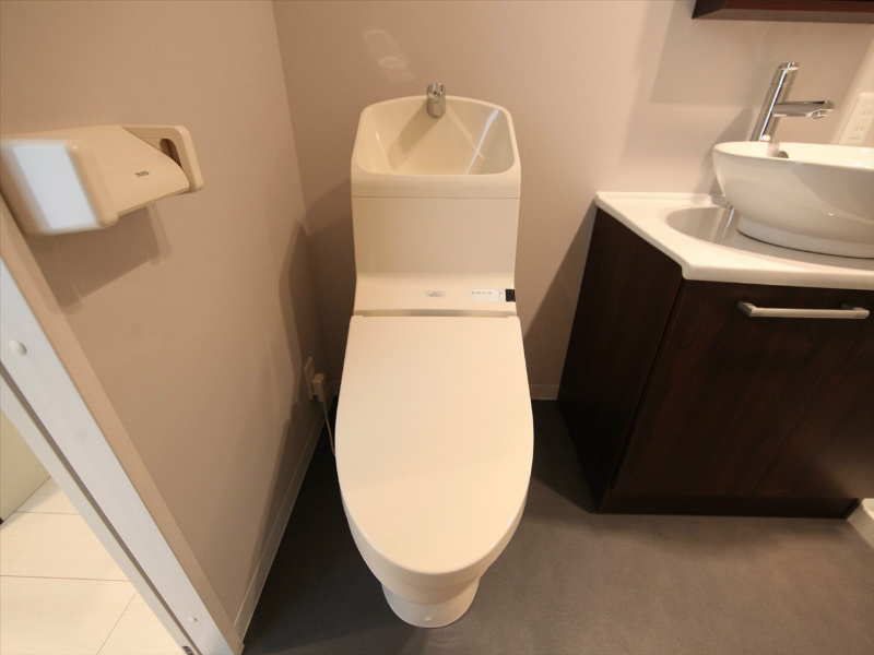 トイレ　温水洗浄暖房便座付トイレ